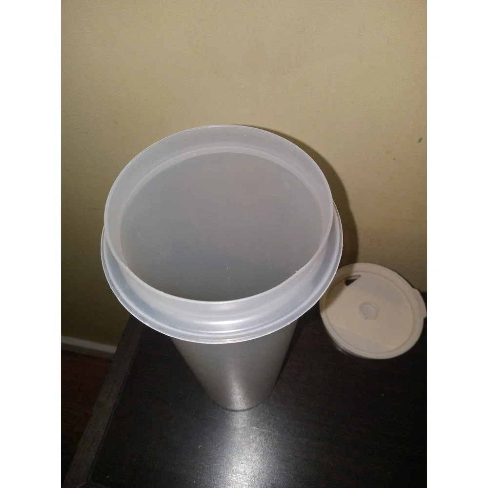 Rubbermaid 0110 Spaghetti Holder Container with Almond Lid Vintage
